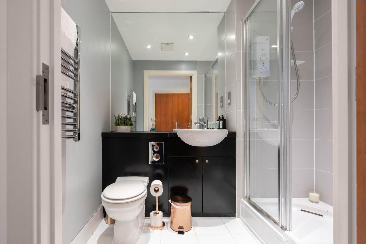 Studio Apartment - City Centre - Broad Street - Brindley Place - Wifi - Netflix - Smart Tv เบอร์มิงแฮม ภายนอก รูปภาพ